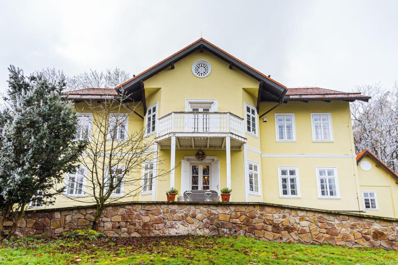Lovecky Zamecek Pod Milesovkou Teplice Exterior photo